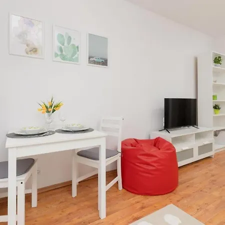 Wola Oasis - Cosy Near Metro Station Warsaw