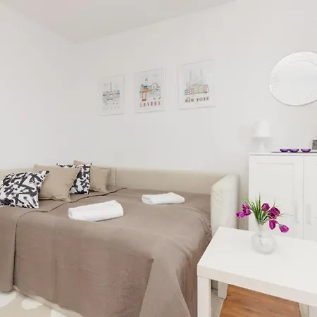 Apartment Wola Oasis - Cosy Near Metro Station Warsaw