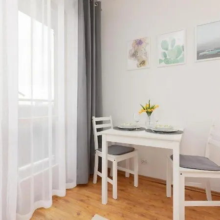 Wola Oasis - Cosy Near Metro Station Varsovie
