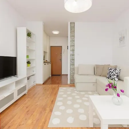 Wola Oasis - Cosy Near Metro Station