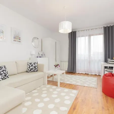 Apartment Wola Oasis - Cosy Near Metro Station