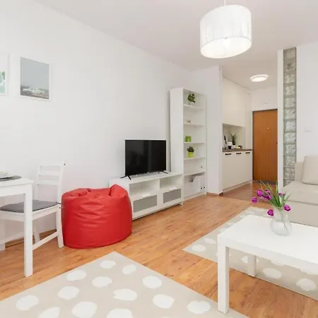 Wola Oasis - Cosy Near Metro Station Warsaw